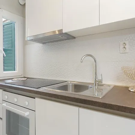 Stone Varos Apartment *