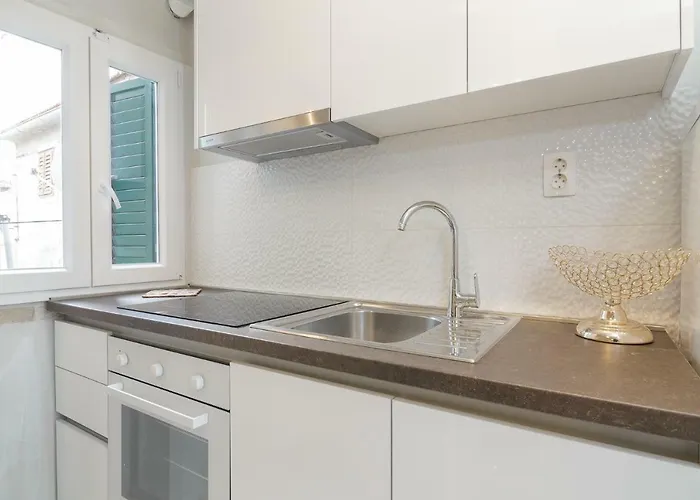 Stone Varos Apartment *