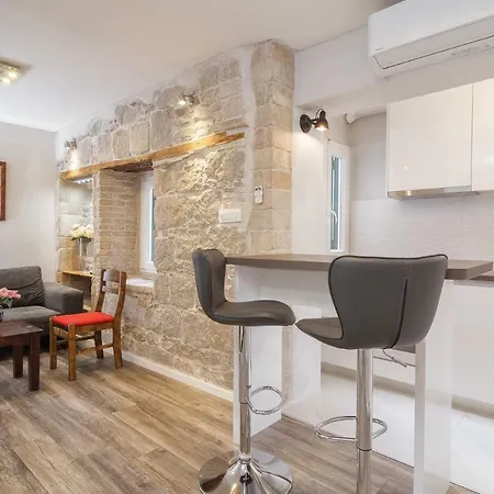 Apartamento Stone Varos