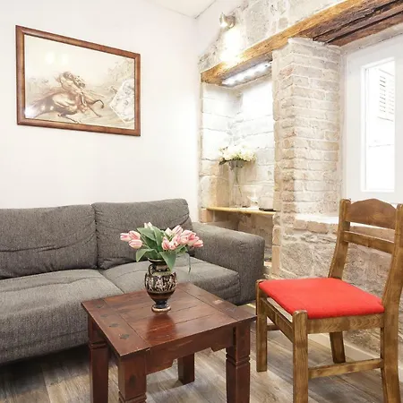 Apartamento Stone Varos *