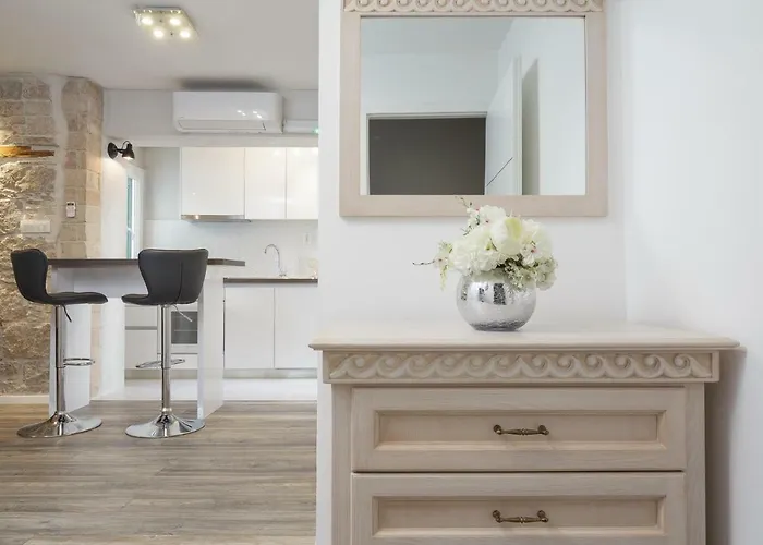 Апартаменты Stone Varos Сплит